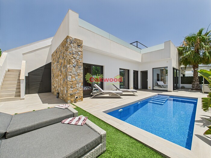 Semi - detached villa in Pilar de la Horadada